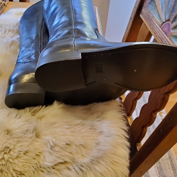 Authentic FRYE Melissa Button Inside Zip Book EUC Size 6.5 - Picture 6 of 12